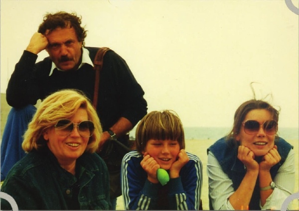 Иллюстрация к книге — Василий Аксенов - одинокий бегун на длинные дистанции [i_084.jpg]