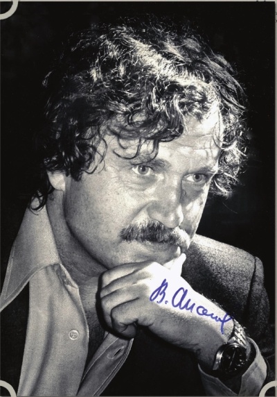 Иллюстрация к книге — Василий Аксенов - одинокий бегун на длинные дистанции [i_092.jpg]