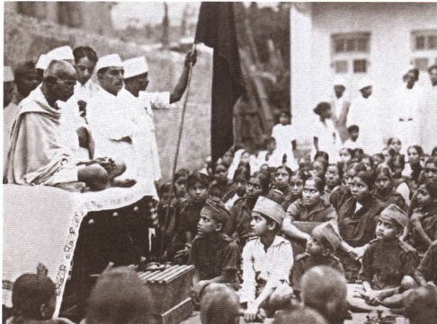 Иллюстрация к книге — Махатма Ганди [i_032.jpg]