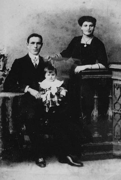 Иллюстрация к книге — Претерпевшие до конца. Судьбы царских слуг, оставшихся верными долгу и присяге [_53.jpg]