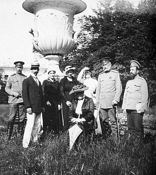 Иллюстрация к книге — Претерпевшие до конца. Судьбы царских слуг, оставшихся верными долгу и присяге [_86.jpg]