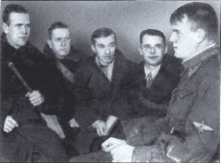 Иллюстрация к книге — Выбираю таран [i_059.jpg]