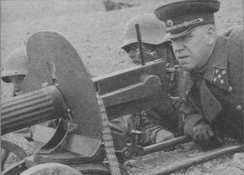 Иллюстрация к книге — Маршал Жуков – мой отец [i_023.jpg]