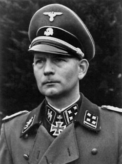 Иллюстрация к книге — Командиры "Лейбштандарта" [i_018.jpg]