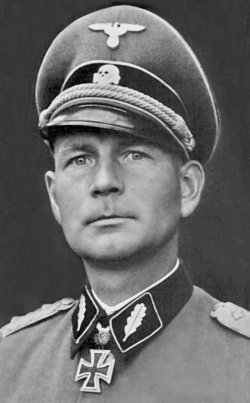 Иллюстрация к книге — Командиры "Лейбштандарта" [i_023.jpg]