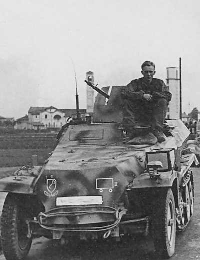 Иллюстрация к книге — Командиры "Лейбштандарта" [i_034.jpg]