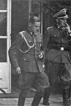 Иллюстрация к книге — Командиры "Лейбштандарта" [i_053.jpg]