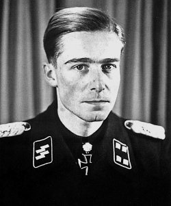 Иллюстрация к книге — Командиры "Лейбштандарта" [i_055.jpg]