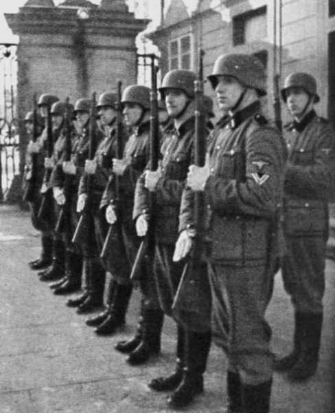 Иллюстрация к книге — Командиры элитных частей СС [praga5.jpg]