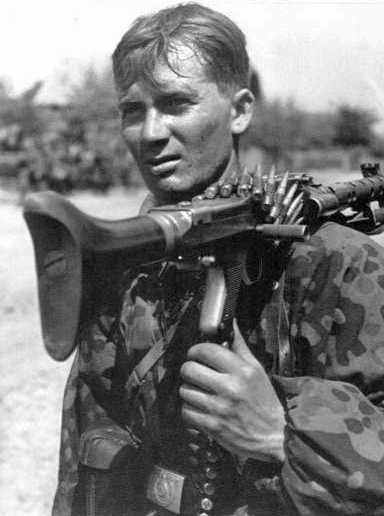 Иллюстрация к книге — Командиры элитных частей СС [waffssmg34.jpg]