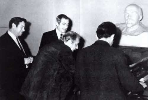 Иллюстрация к книге — Театр без вранья [i_009.jpg]