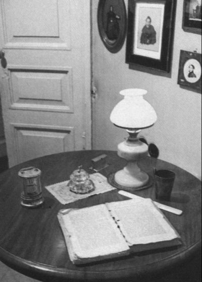 Иллюстрация к книге — Лев Толстой [i_037.jpg]