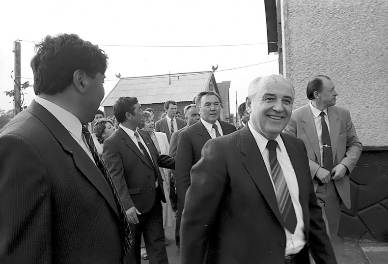 Иллюстрация к книге — Имя, ставшее эпохой. Нурсултан Назарбаев: новое прочтение биографии [i_006.jpg]