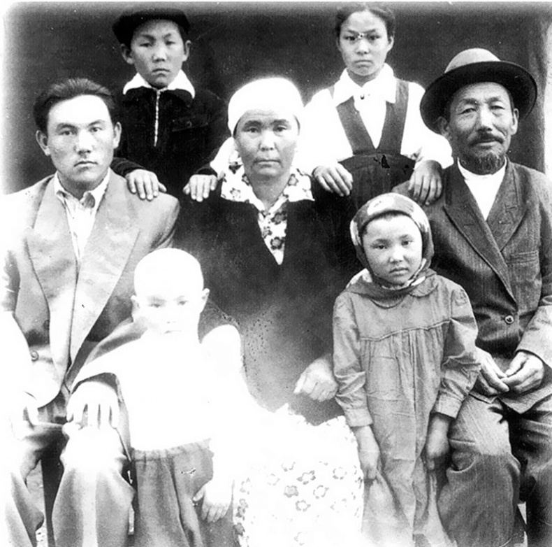 Иллюстрация к книге — Имя, ставшее эпохой. Нурсултан Назарбаев: новое прочтение биографии [i_021.jpg]