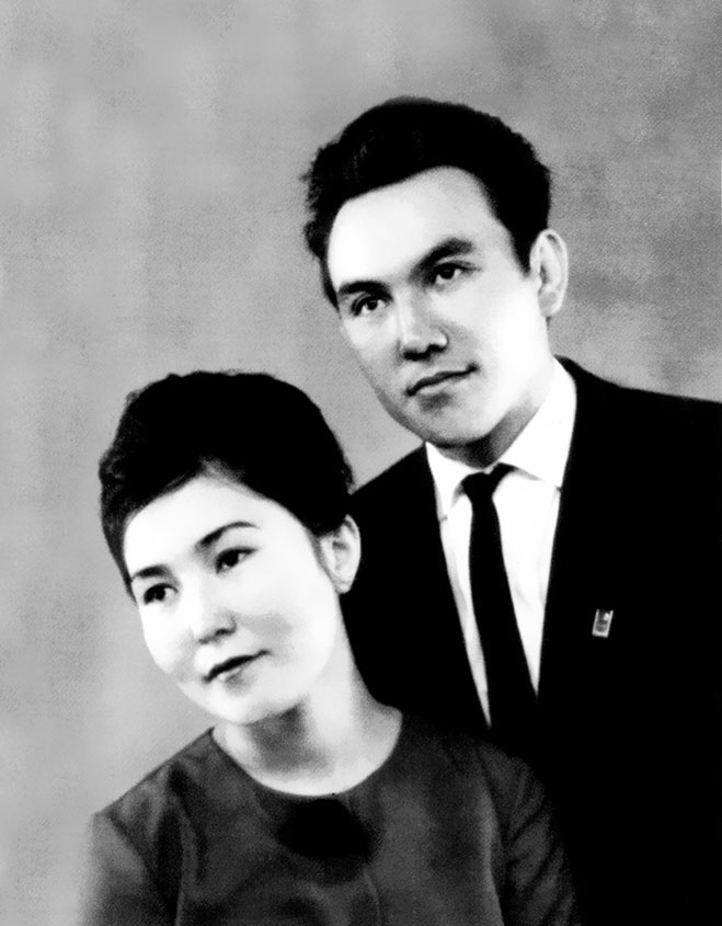 Иллюстрация к книге — Имя, ставшее эпохой. Нурсултан Назарбаев: новое прочтение биографии [i_035.jpg]