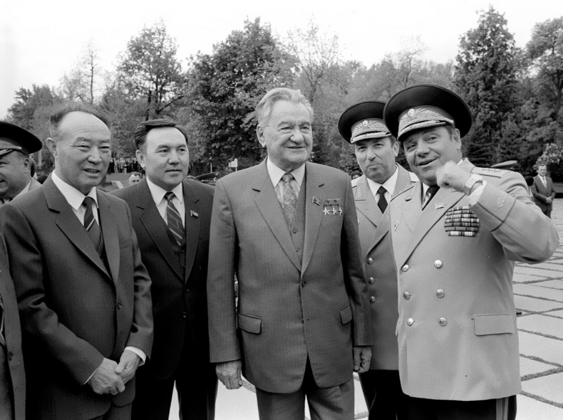 Иллюстрация к книге — Имя, ставшее эпохой. Нурсултан Назарбаев: новое прочтение биографии [i_040.jpg]