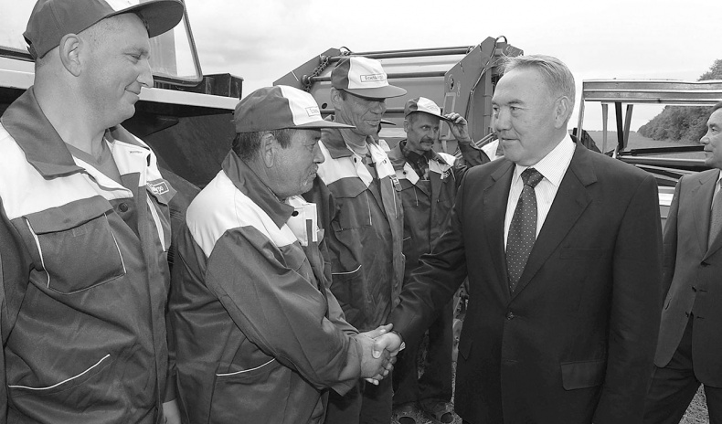 Иллюстрация к книге — Имя, ставшее эпохой. Нурсултан Назарбаев: новое прочтение биографии [i_084.jpg]