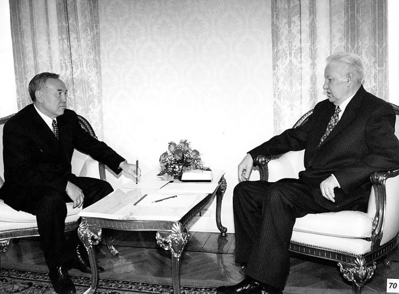 Иллюстрация к книге — Имя, ставшее эпохой. Нурсултан Назарбаев: новое прочтение биографии [i_094.jpg]