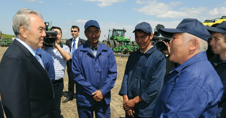 Иллюстрация к книге — Имя, ставшее эпохой. Нурсултан Назарбаев: новое прочтение биографии [i_113.jpg]