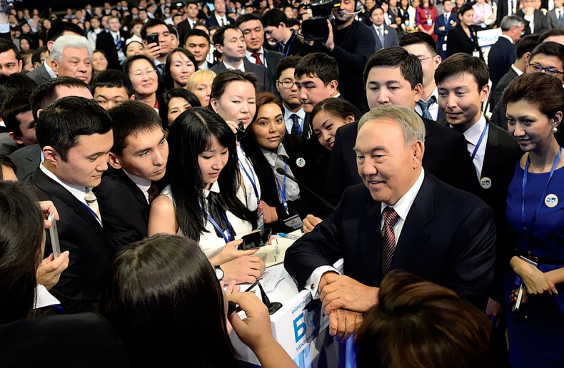 Иллюстрация к книге — Имя, ставшее эпохой. Нурсултан Назарбаев: новое прочтение биографии [i_121.jpg]