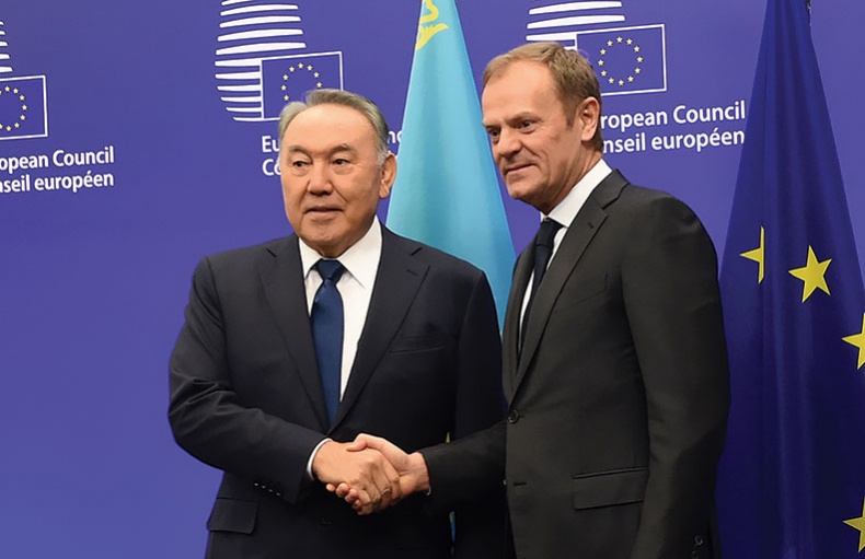 Иллюстрация к книге — Имя, ставшее эпохой. Нурсултан Назарбаев: новое прочтение биографии [i_140.jpg]