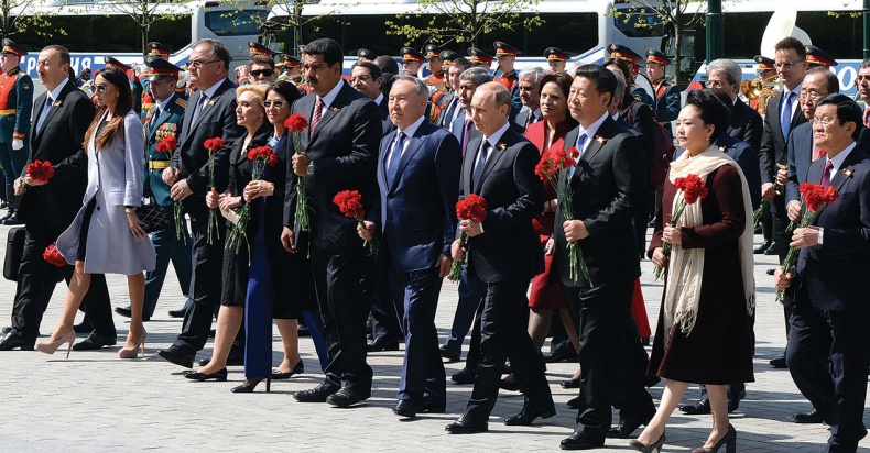 Иллюстрация к книге — Имя, ставшее эпохой. Нурсултан Назарбаев: новое прочтение биографии [i_161.jpg]