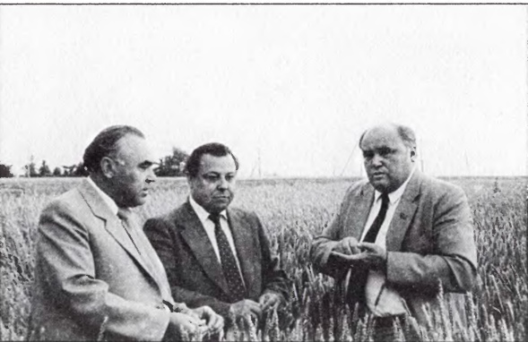 Иллюстрация к книге — Михаил Горбачев: Жизнь до Кремля [image38.jpg]