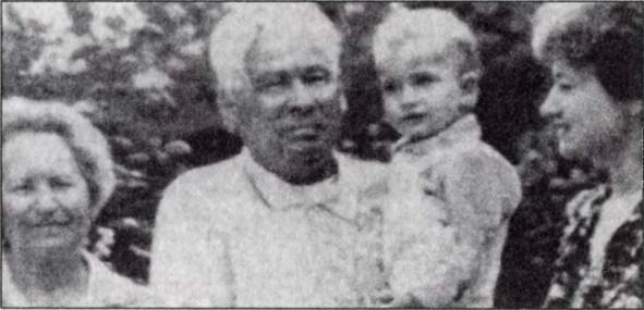 Иллюстрация к книге — Михаил Горбачев: Жизнь до Кремля [image66.jpg]