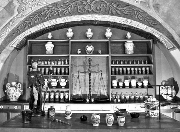 Иллюстрация к книге — Из истории зубоврачевания, или Кто лечит зубы монархам [i_091.jpg]