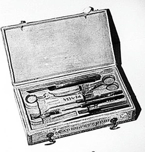 Иллюстрация к книге — Из истории зубоврачевания, или Кто лечит зубы монархам [i_143.jpg]