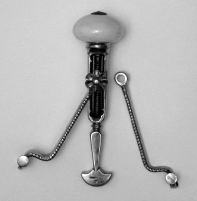 Иллюстрация к книге — Из истории зубоврачевания, или Кто лечит зубы монархам [i_215.jpg]