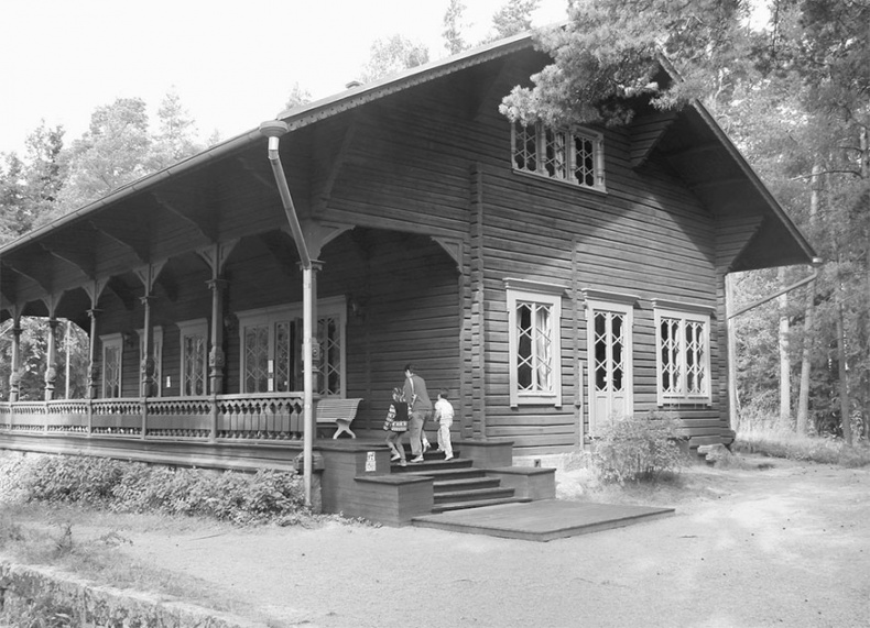 Иллюстрация к книге — Императорская кухня. XIX - начало XX в. Повседневная жизнь Российского императорского двора Уцененный товар (№1) [i_032.jpg]