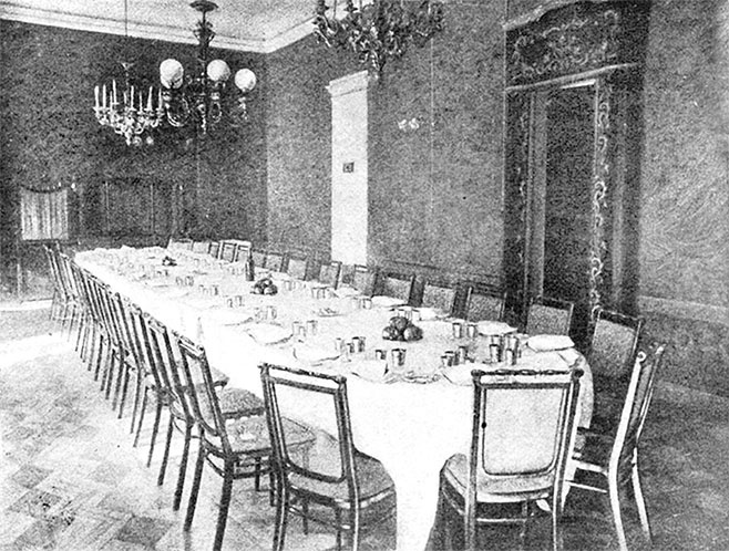 Иллюстрация к книге — Императорская кухня. XIX - начало XX в. Повседневная жизнь Российского императорского двора Уцененный товар (№1) [i_065.jpg]