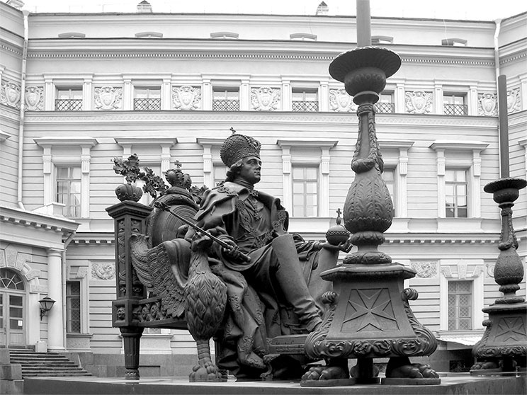 Иллюстрация к книге — Люди Зимнего дворца. Монаршие особы, их фавориты и слуги [i_054.jpg]