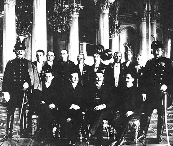 Иллюстрация к книге — Люди Зимнего дворца. Монаршие особы, их фавориты и слуги [i_370.jpg]