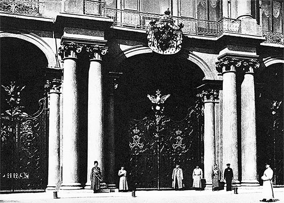 Иллюстрация к книге — Люди Зимнего дворца. Монаршие особы, их фавориты и слуги [i_373.jpg]