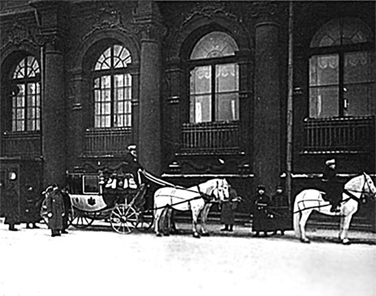 Иллюстрация к книге — Люди Зимнего дворца. Монаршие особы, их фавориты и слуги [i_513.jpg]