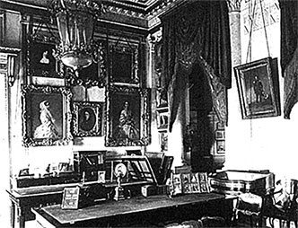 Иллюстрация к книге — Люди Зимнего дворца. Монаршие особы, их фавориты и слуги [i_514.jpg]