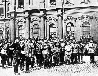 Иллюстрация к книге — Люди Зимнего дворца. Монаршие особы, их фавориты и слуги [i_530.jpg]