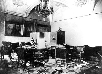 Иллюстрация к книге — Люди Зимнего дворца. Монаршие особы, их фавориты и слуги [i_561.jpg]