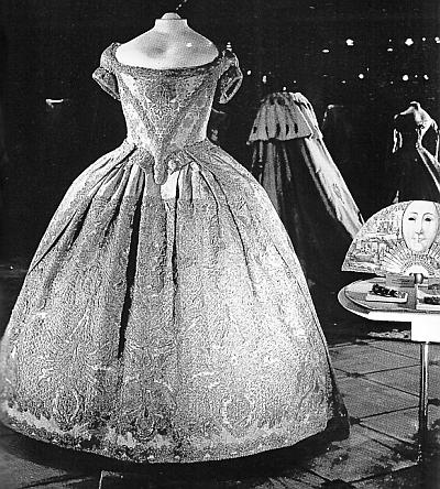 Иллюстрация к книге — Ювелирные сокровища Российского императорского двора [_164.jpg]