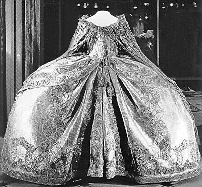 Иллюстрация к книге — Ювелирные сокровища Российского императорского двора [_174.jpg]