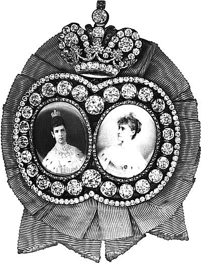 Иллюстрация к книге — Ювелирные сокровища Российского императорского двора [_301.jpg]