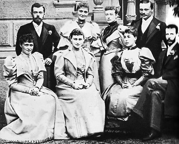 Иллюстрация к книге — Ювелирные сокровища Российского императорского двора [_38_2.jpg]