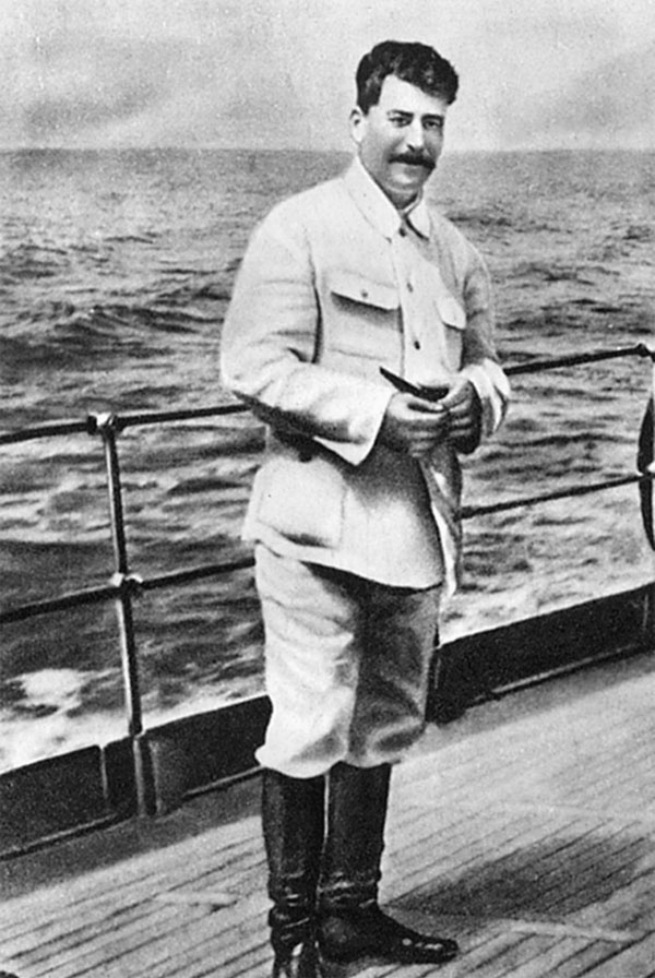 Иллюстрация к книге — Иосиф Сталин в личинах и масках человека, вождя, ученого [_31.jpg]