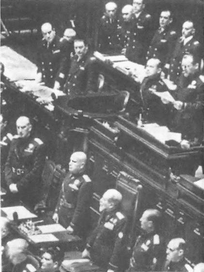 Иллюстрация к книге — Жизнь и смерть Бенито Муссолини [i_024.jpg]