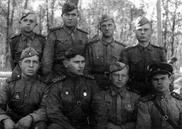 Иллюстрация к книге — На службе у бога войны. В прицеле черный крест [i_007.jpg]