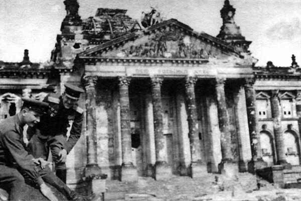 Иллюстрация к книге — На службе у бога войны. В прицеле черный крест [i_013.jpg]