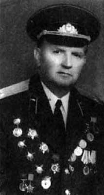 Иллюстрация к книге — На службе у бога войны. В прицеле черный крест [i_026.jpg]