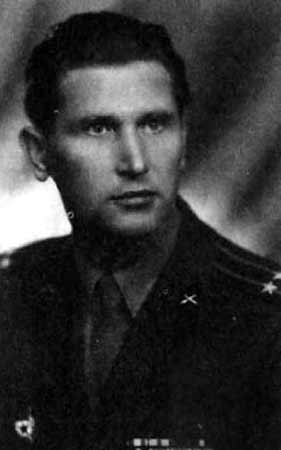 Иллюстрация к книге — На службе у бога войны. В прицеле черный крест [i_032.jpg]